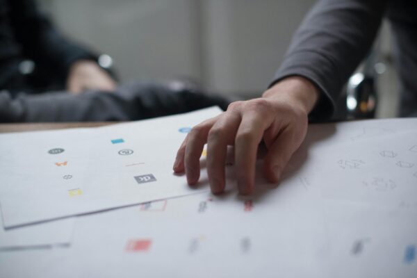 Logo laten maken: waarom een professioneel ontwerp jouw merk versterkt
